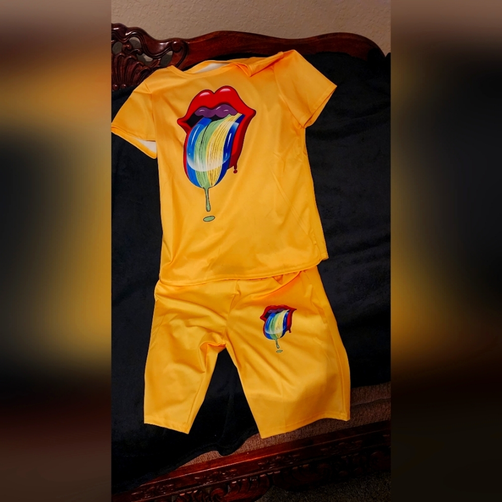 Gold lips short set